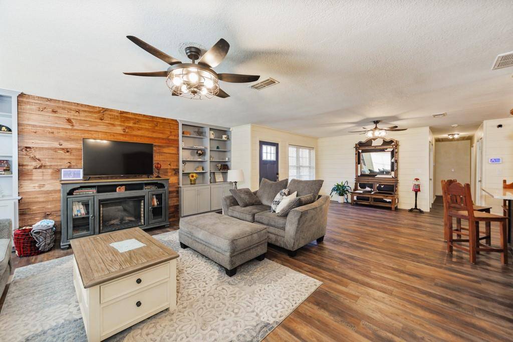 Bowie, TX 76230,513 Patterson Street