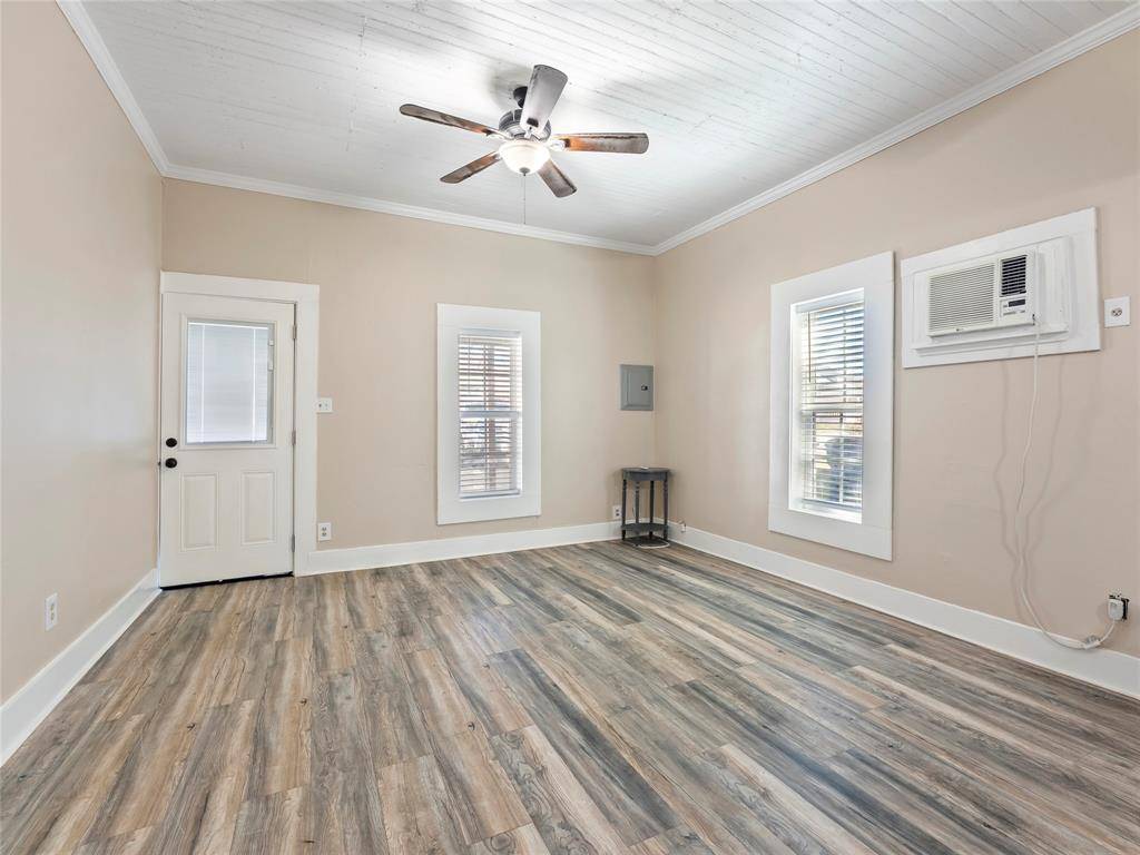 Waxahachie, TX 75165,415 W Jefferson Street