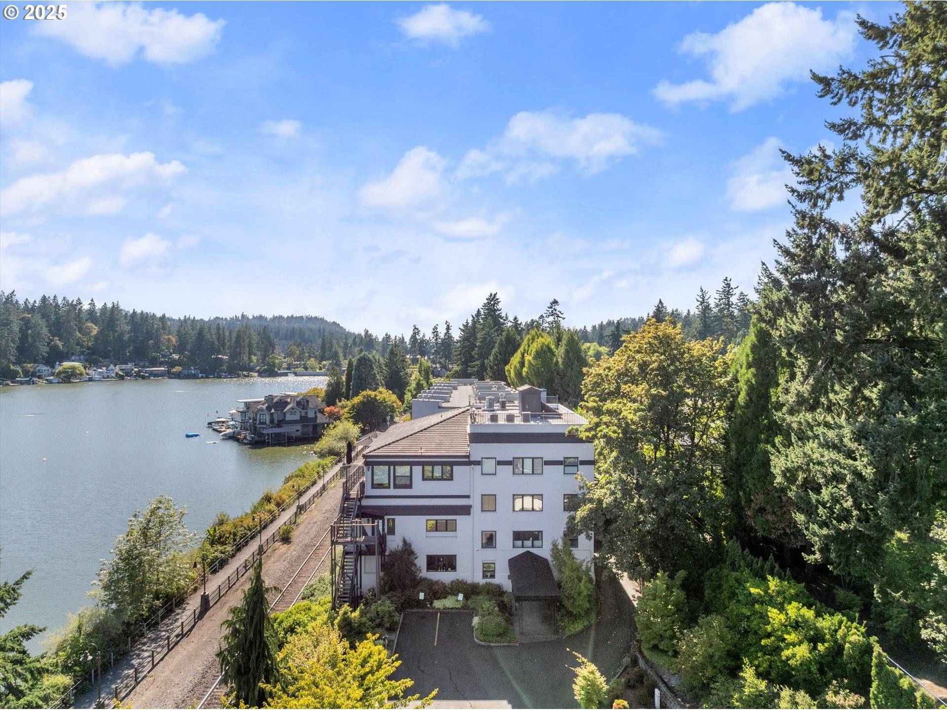 Lake Oswego, OR 97034,161 3RD ST