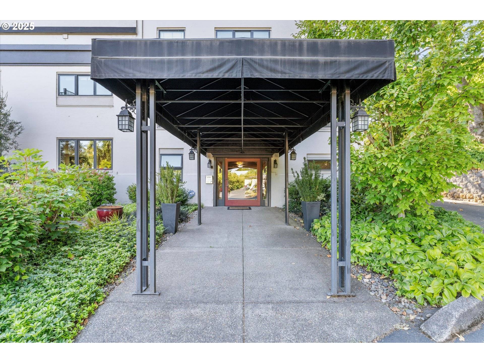 Lake Oswego, OR 97034,161 3RD ST