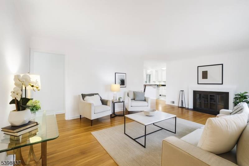 Madison Boro, NJ 07940,17 Overhill Dr