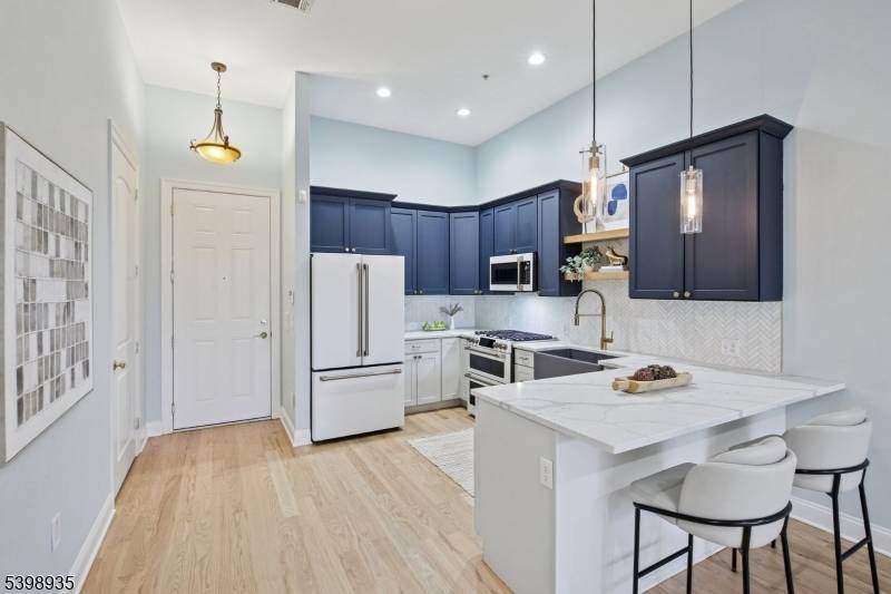 Bloomfield Twp., NJ 07003,186 Walnut St #114