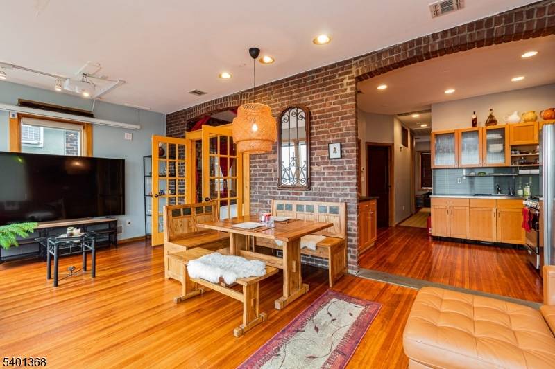 Cliffside Park Boro, NJ 07010,152 Pine St