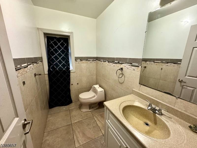 Newark City, NJ 07102,279 Dr Martin Luther King J