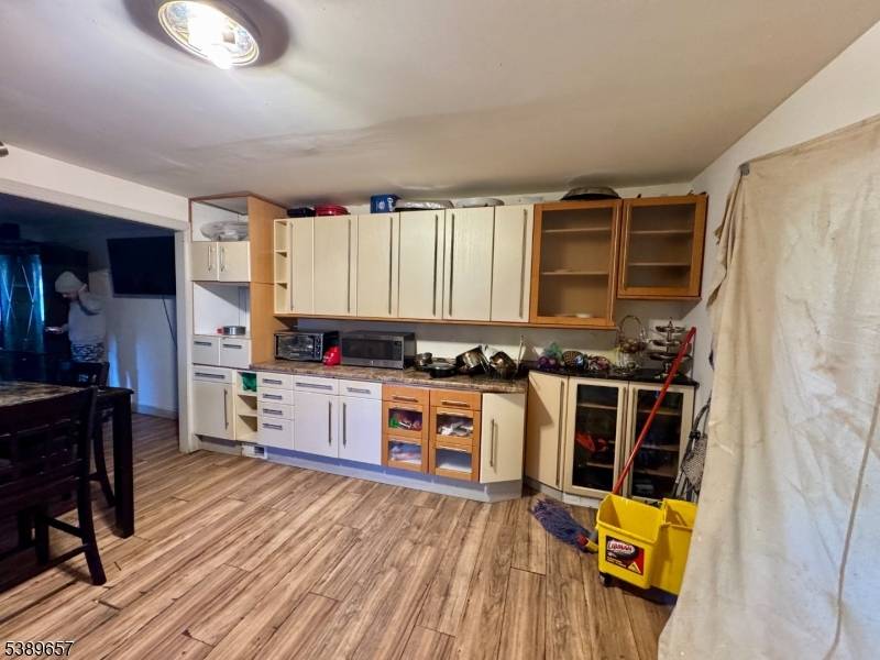 Newark City, NJ 07102,279 Dr Martin Luther King J