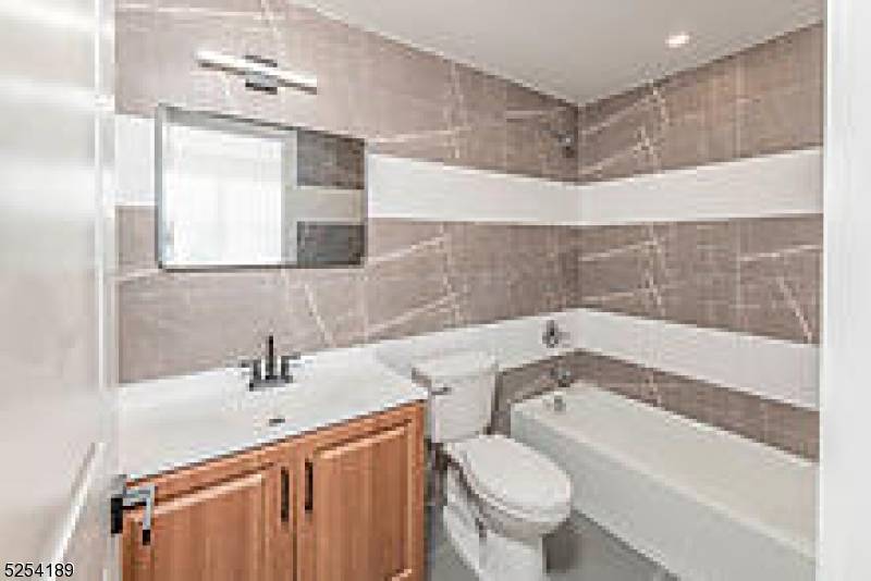 Bloomfield Twp., NJ 07003,125 Broughton Ave #3