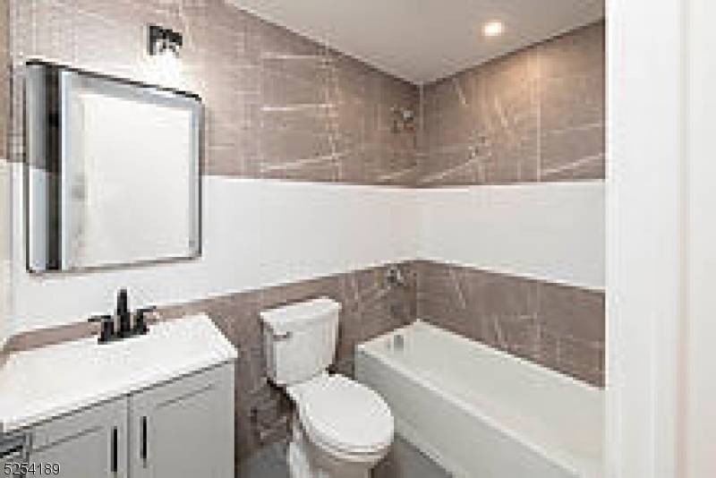 Bloomfield Twp., NJ 07003,125 Broughton Ave #3