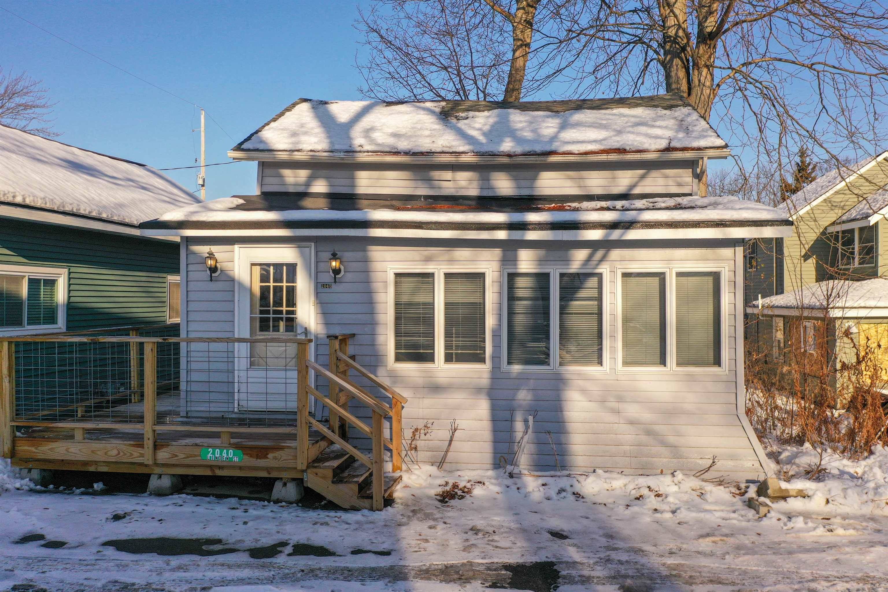 Fenton, MI 48430,2040 Linden ST