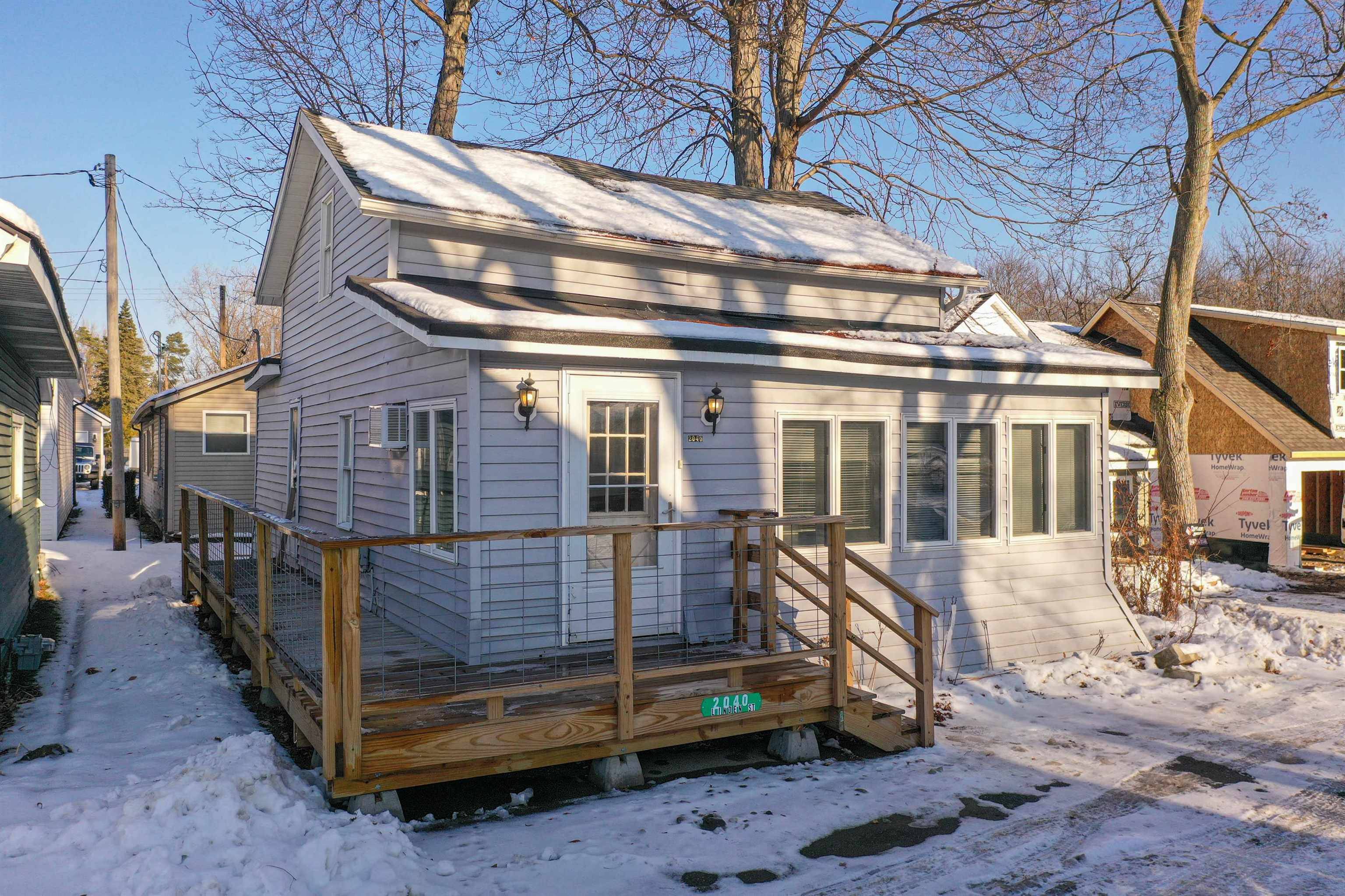 Fenton, MI 48430,2040 Linden ST