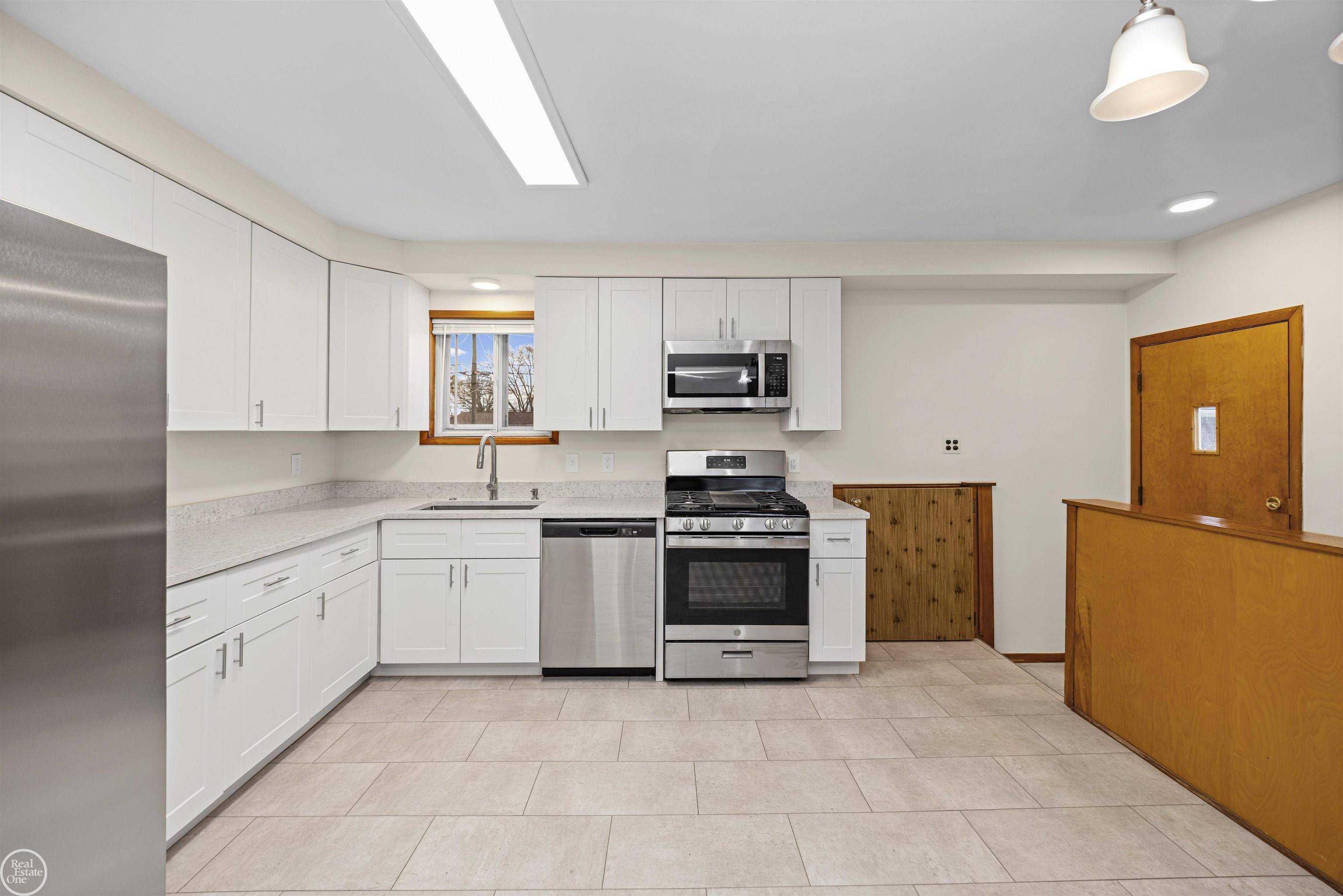 Eastpointe, MI 48021,16850 MAY ST