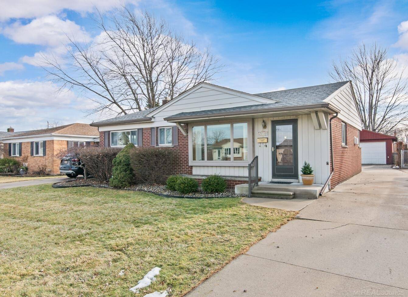 Saint Clair Shores, MI 48082,21518 Briarcliff ST