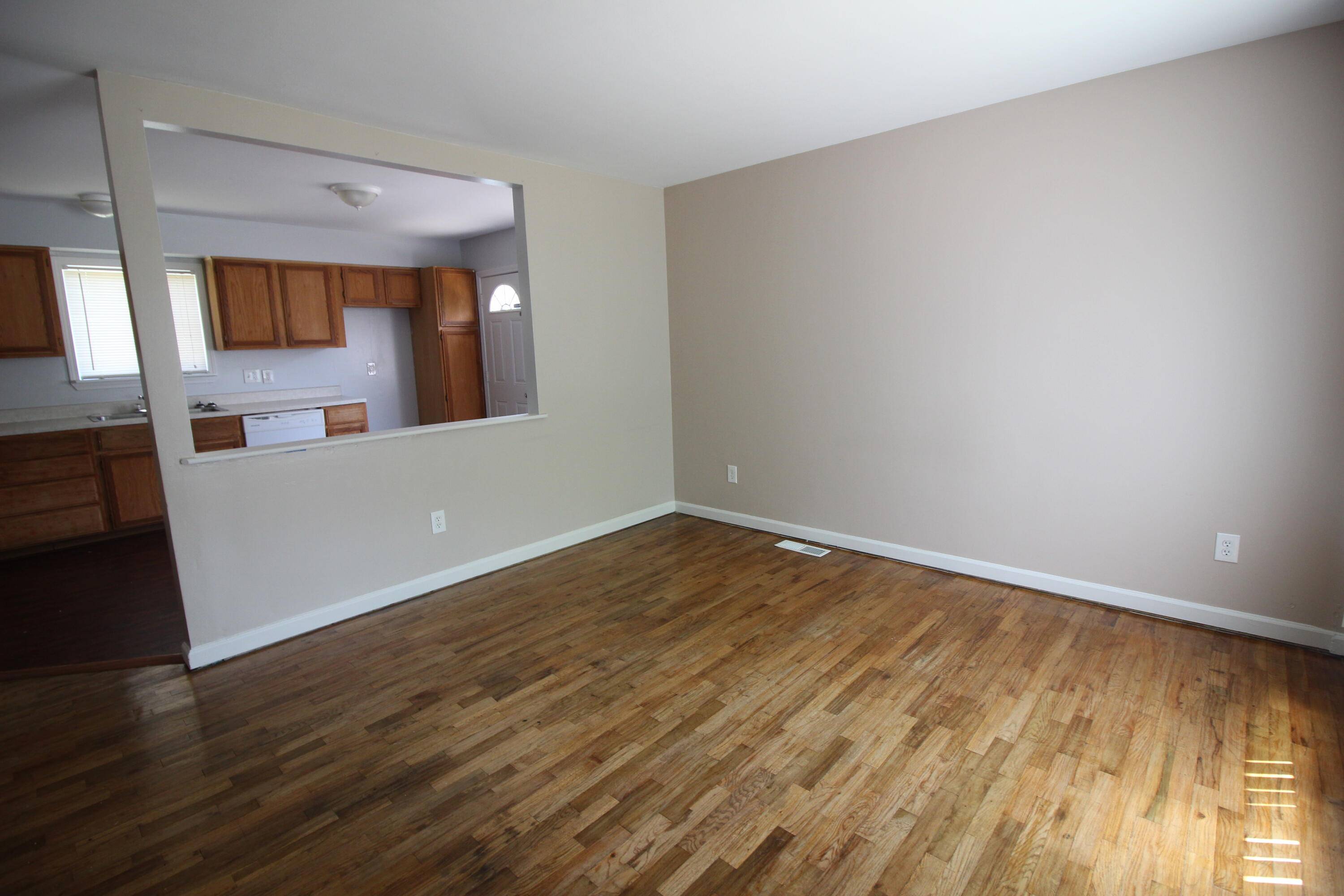 Romulus, MI 48174,28496 Halecreek ST