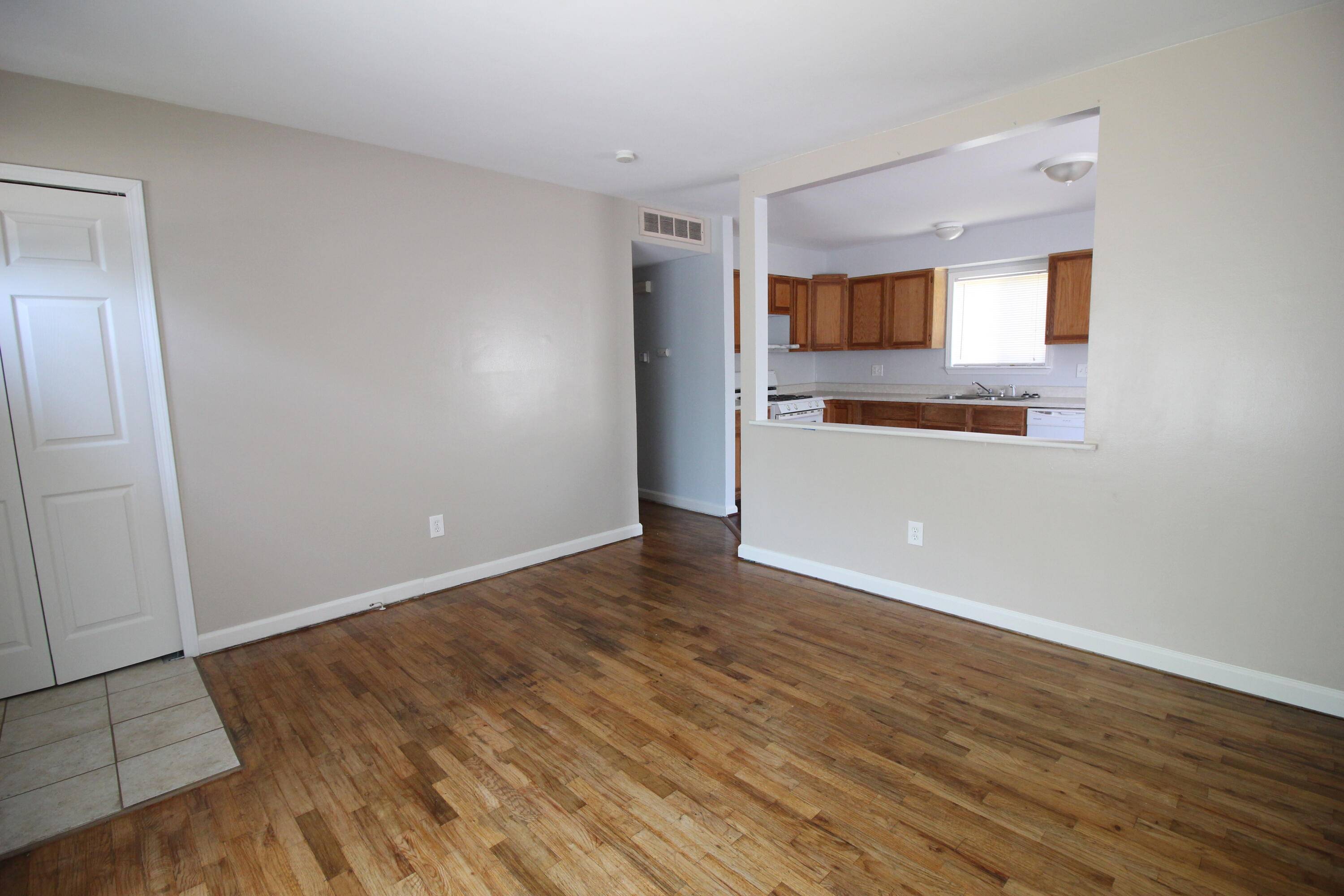 Romulus, MI 48174,28496 Halecreek ST