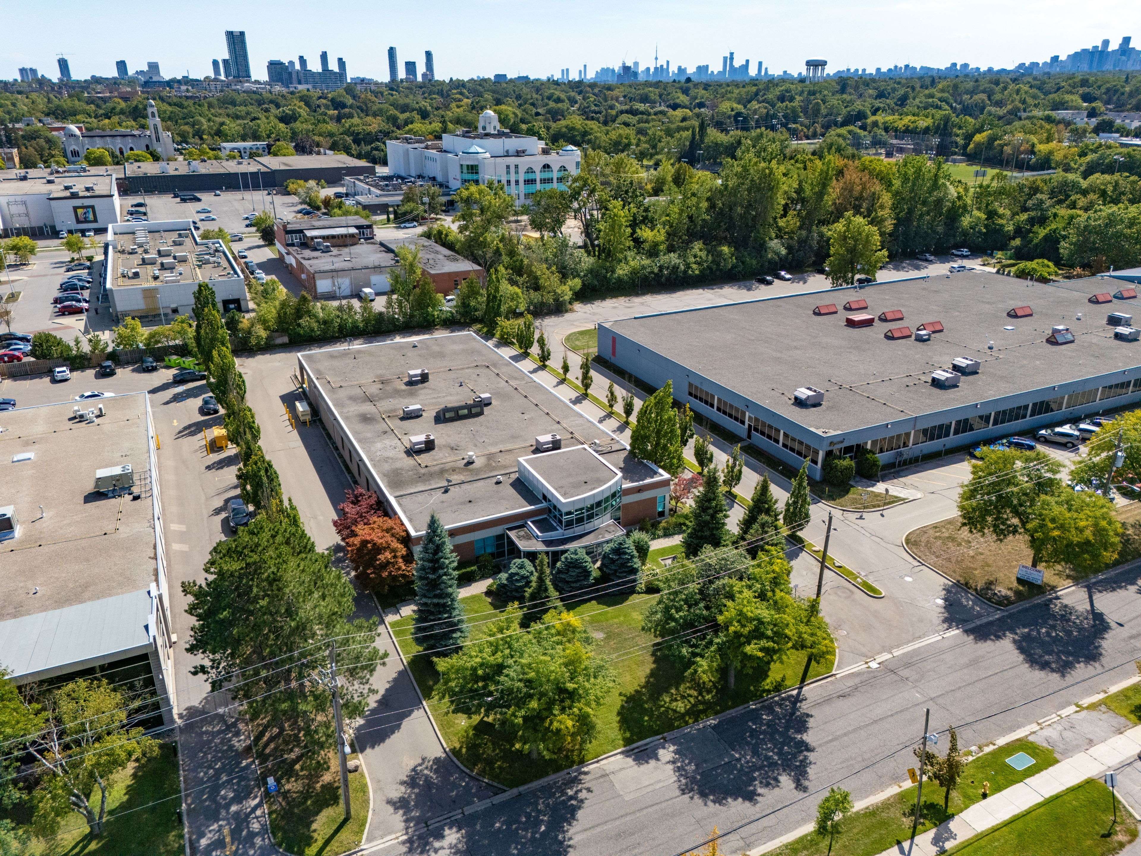 Toronto C13, ON M3B 1S9,21 Kern RD