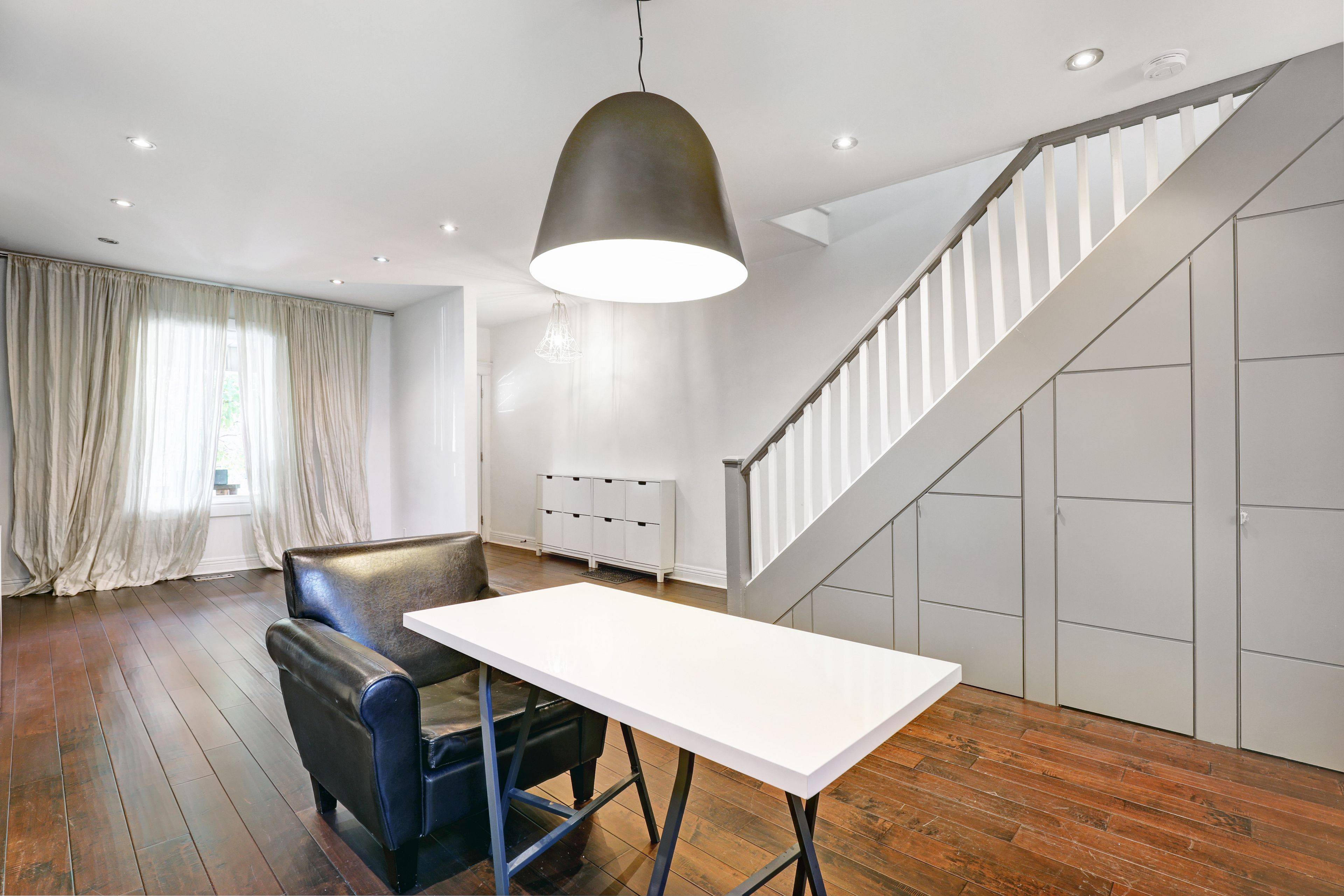 Toronto C02, ON M6G 2V3,755 Euclid AVE