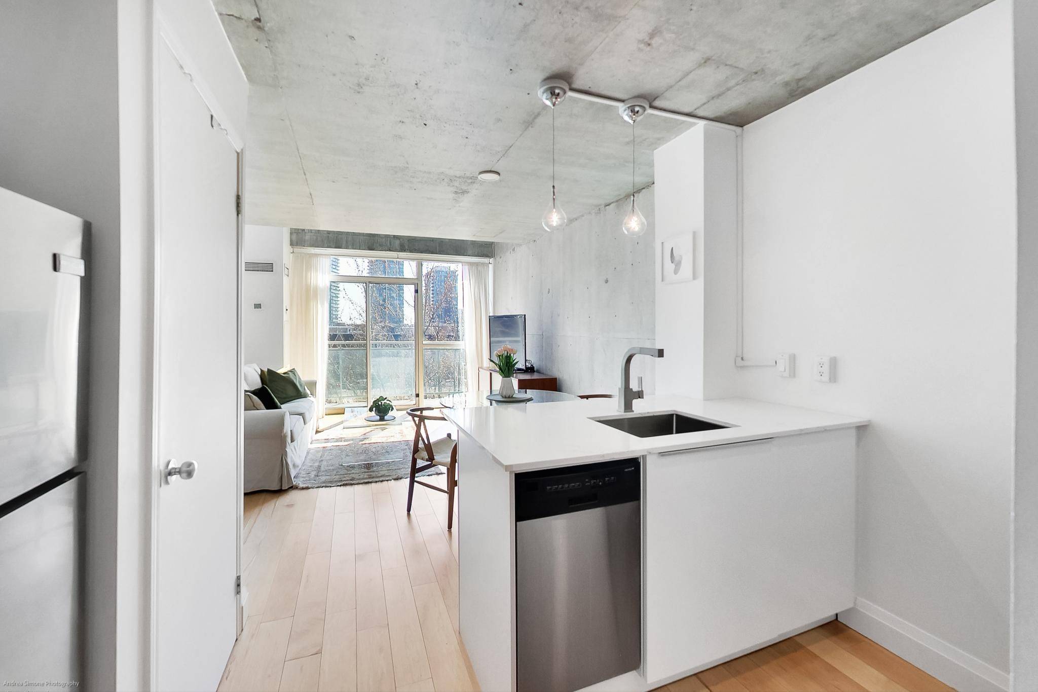 Toronto C01, ON M6K 3L9,954 King ST #511