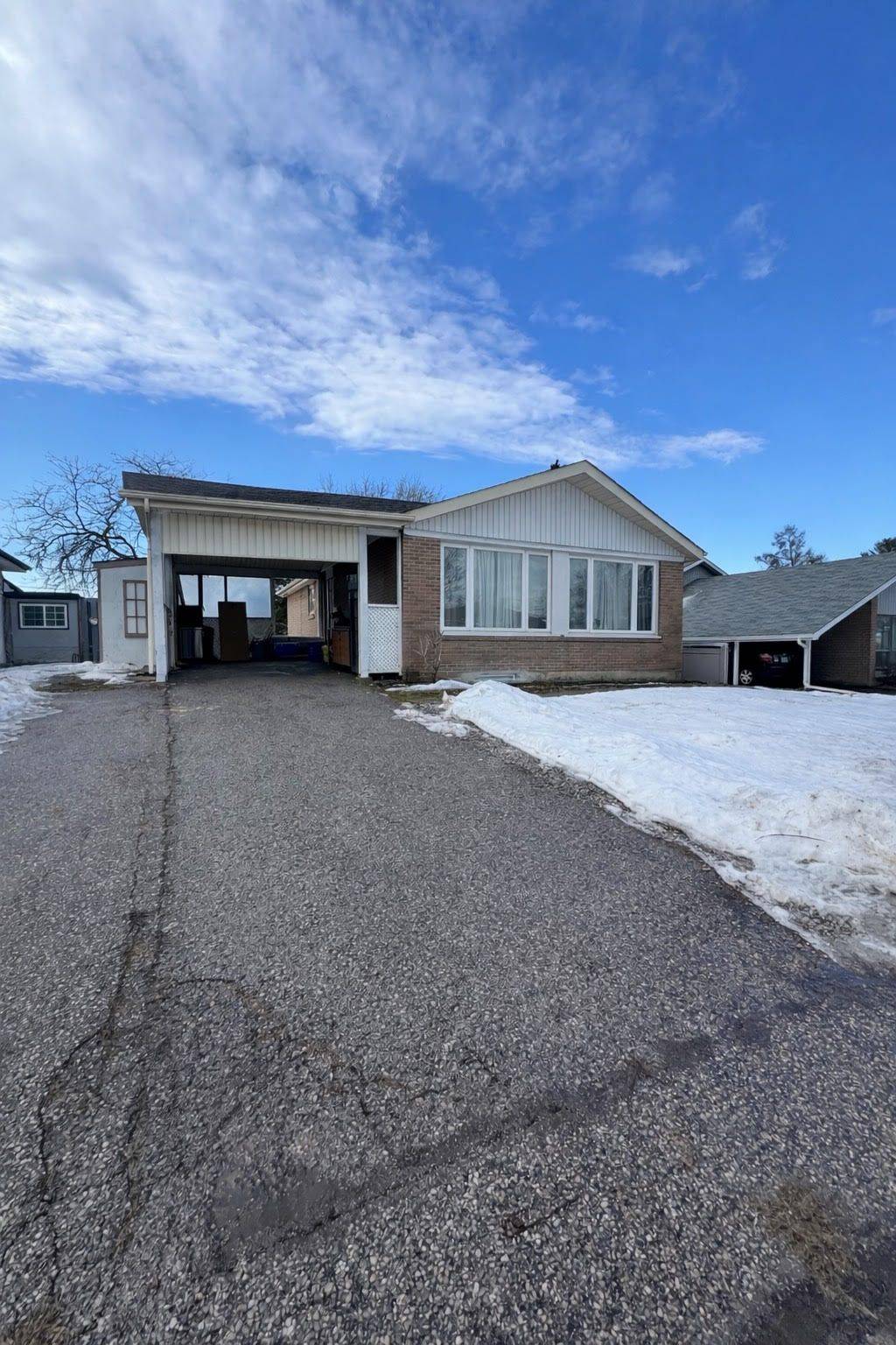 Pickering, ON L1W 1H3,856 Krosno BLVD #Lower Unit