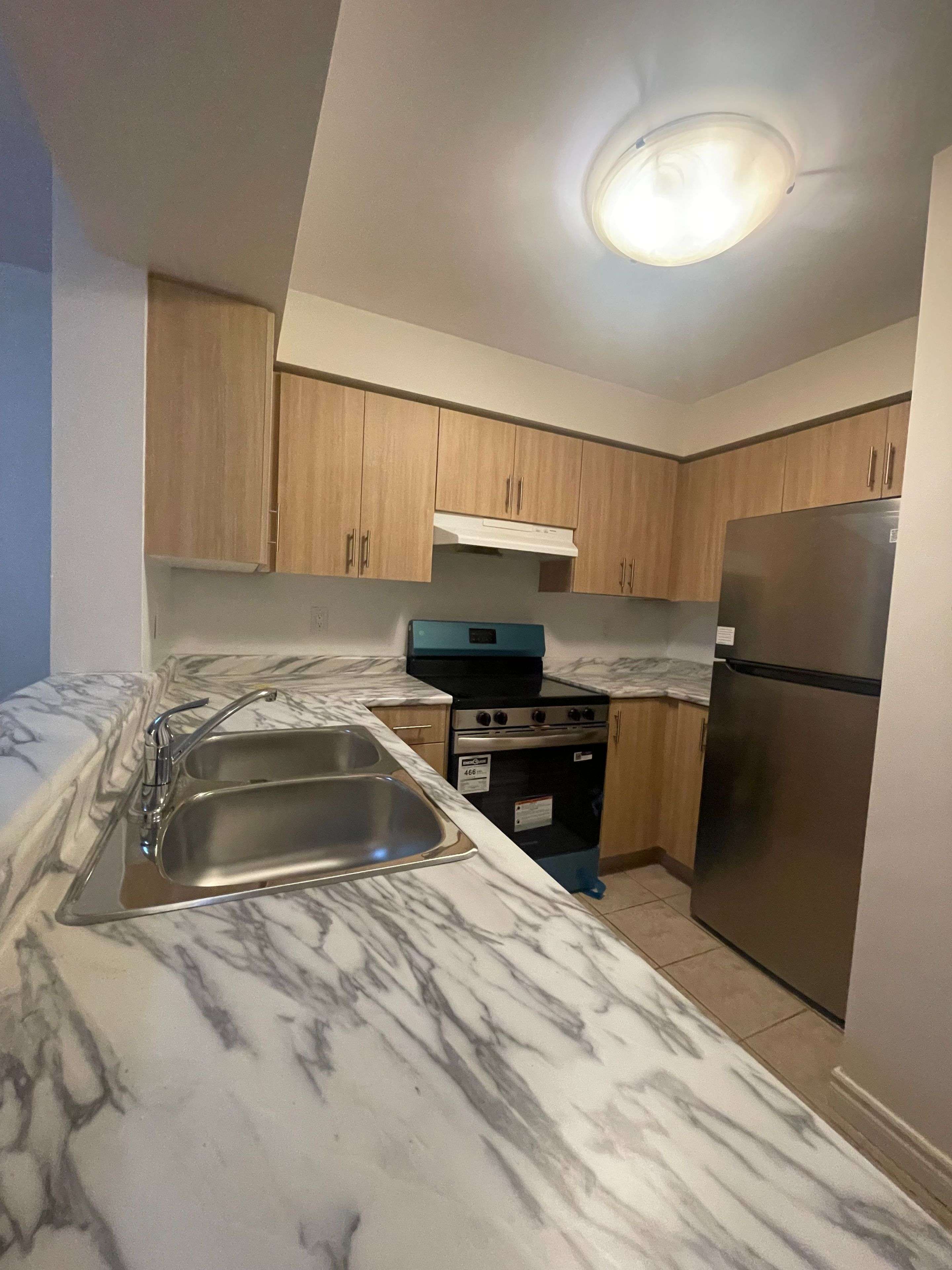 Toronto E08, ON M1M 3X9,3650 Kingston RD #712