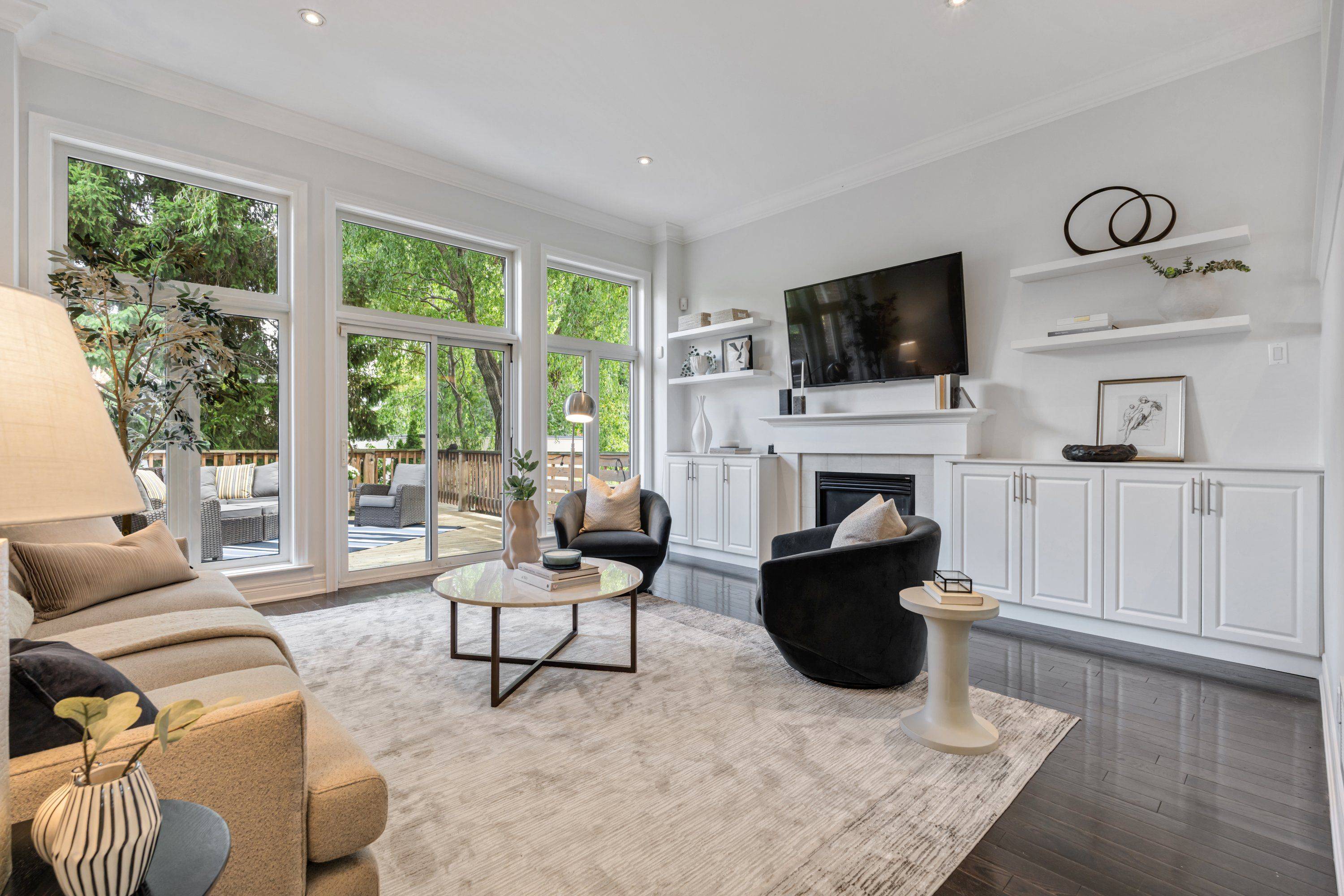 Toronto E03, ON M4K 2M5,77 Hillside DR