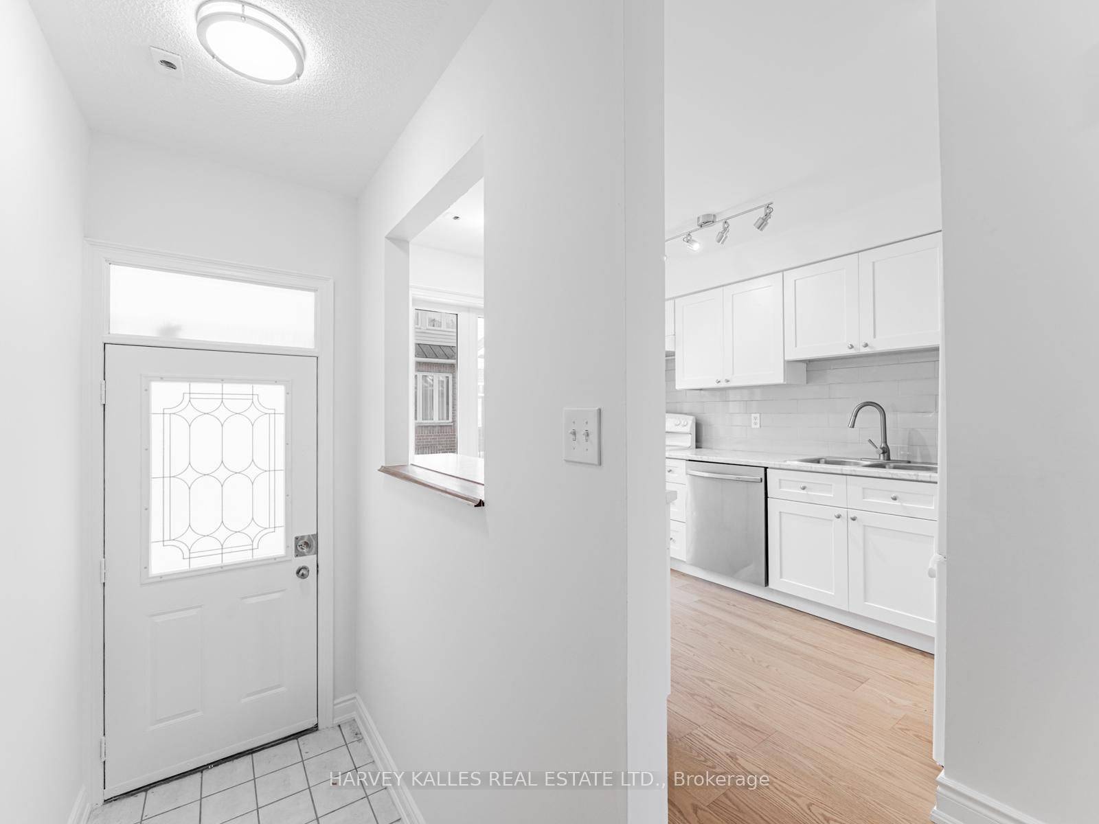 Toronto E04, ON M1P 5B6,83 Mondeo DR #521