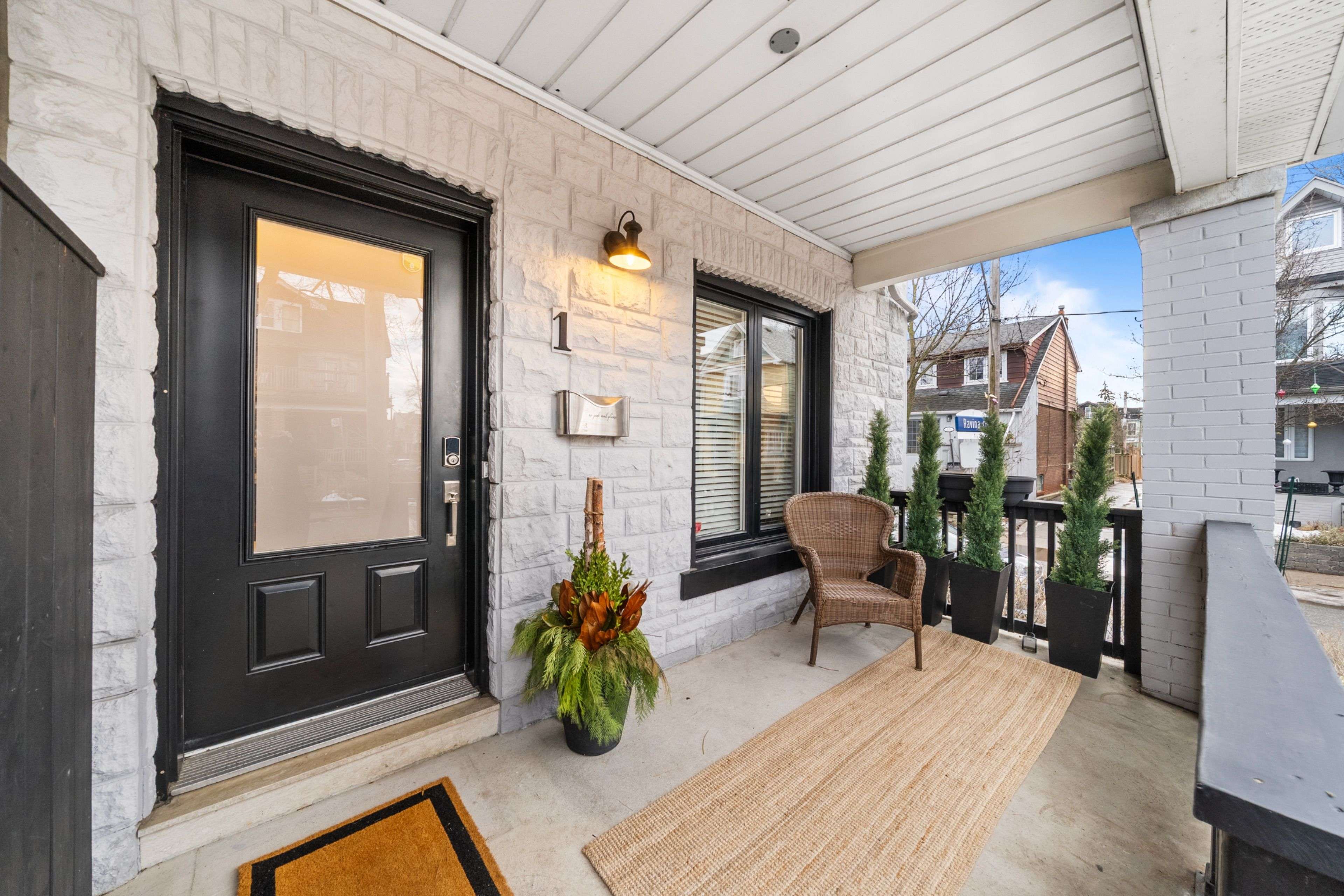 Toronto E01, ON M4J 3L9,1 Ravina CRES