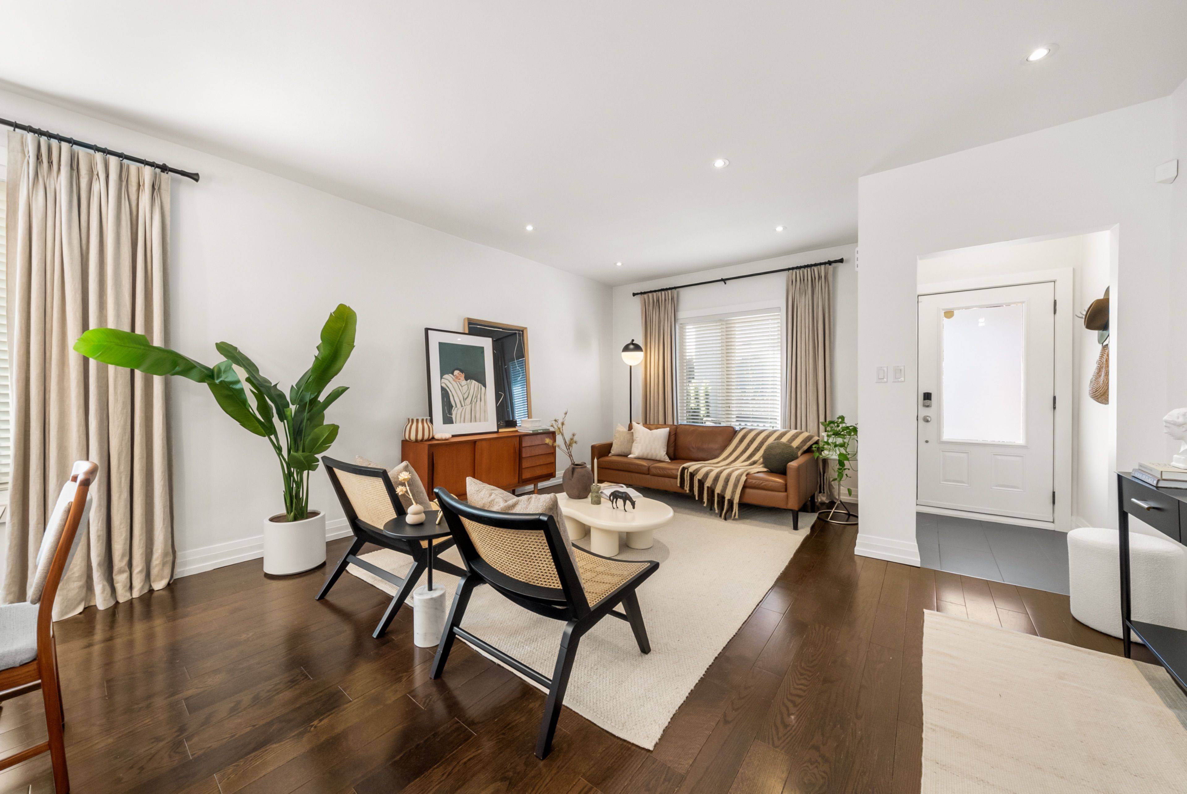 Toronto E01, ON M4J 3L9,1 Ravina CRES