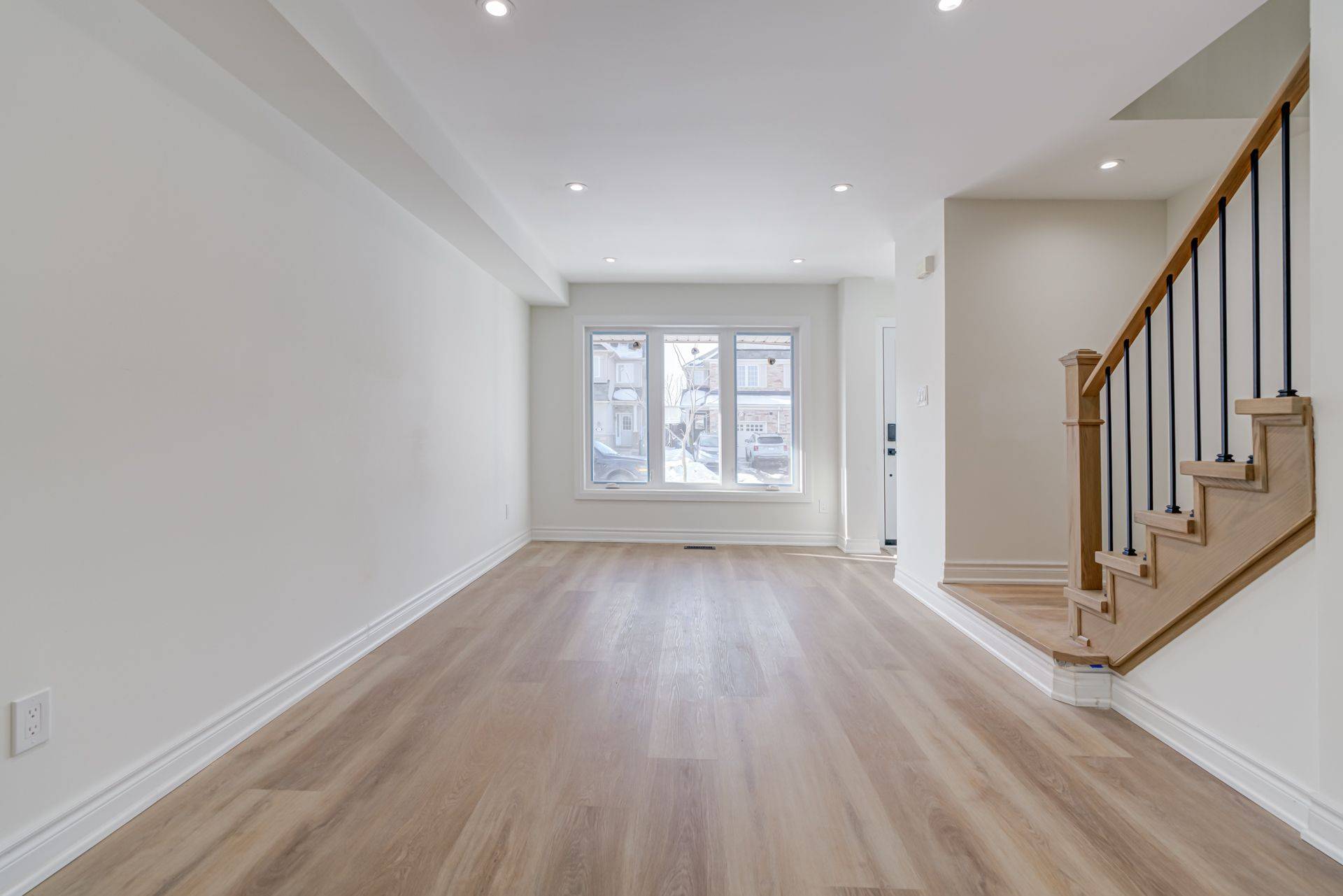 Toronto E11, ON M1X 1W6,75 Hummingbird DR #UPPER