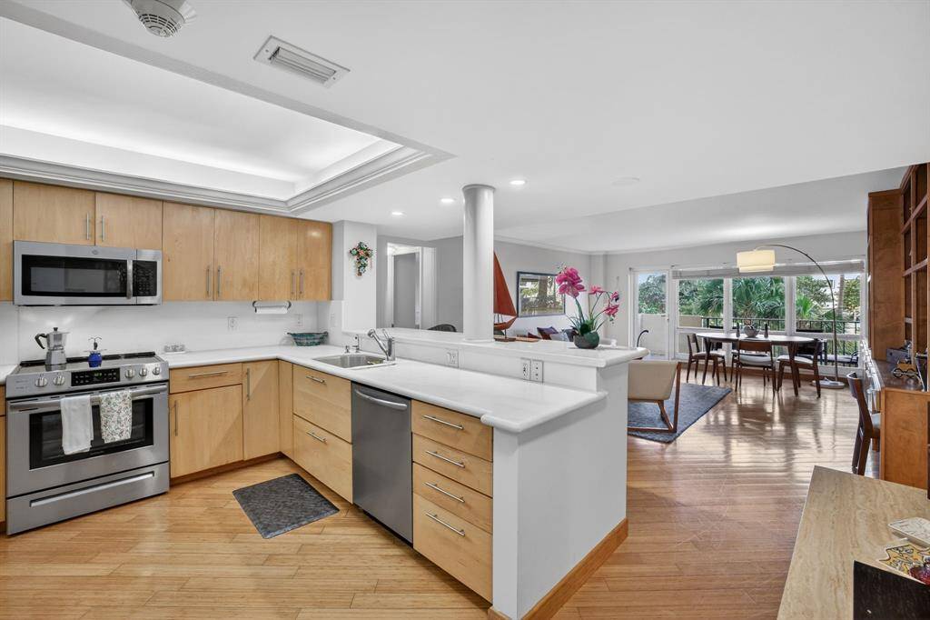 Lauderdale By The Sea, FL 33308,4900 N Ocean Blvd #302