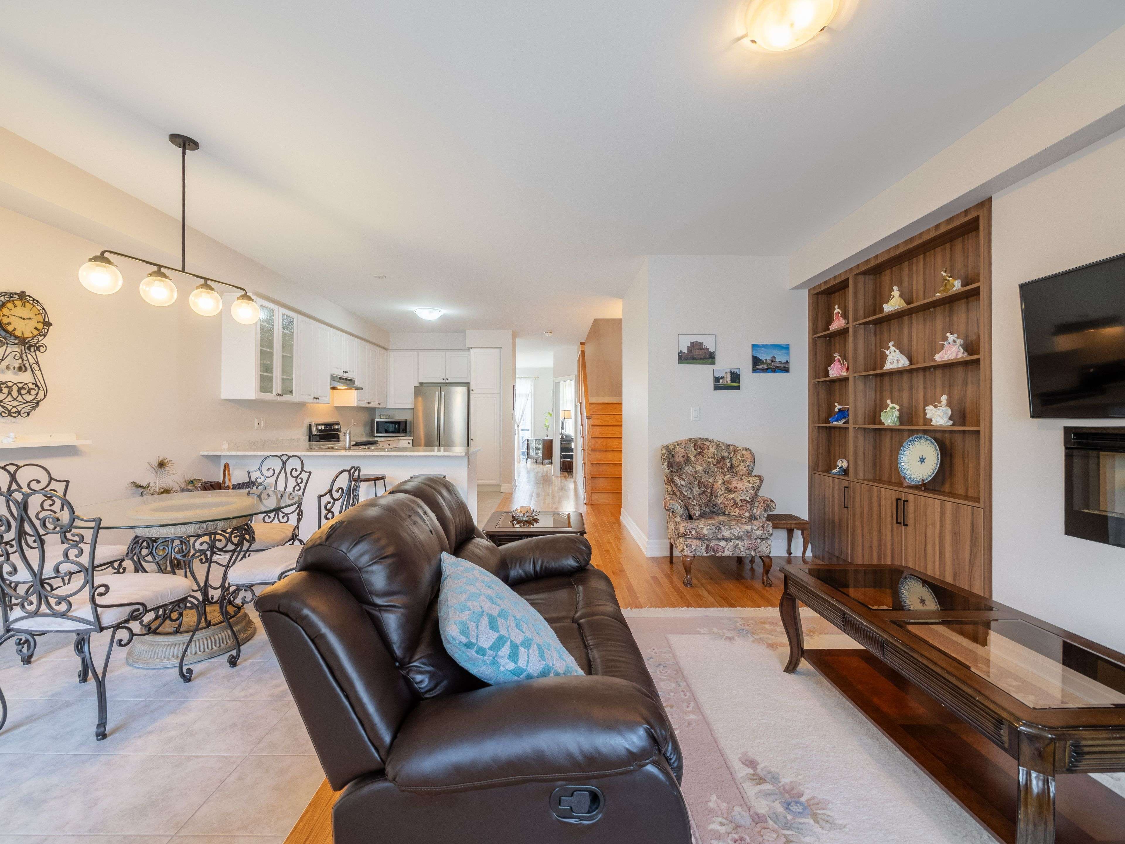 Newmarket, ON L3X 0K6,20 Vantage LOOP