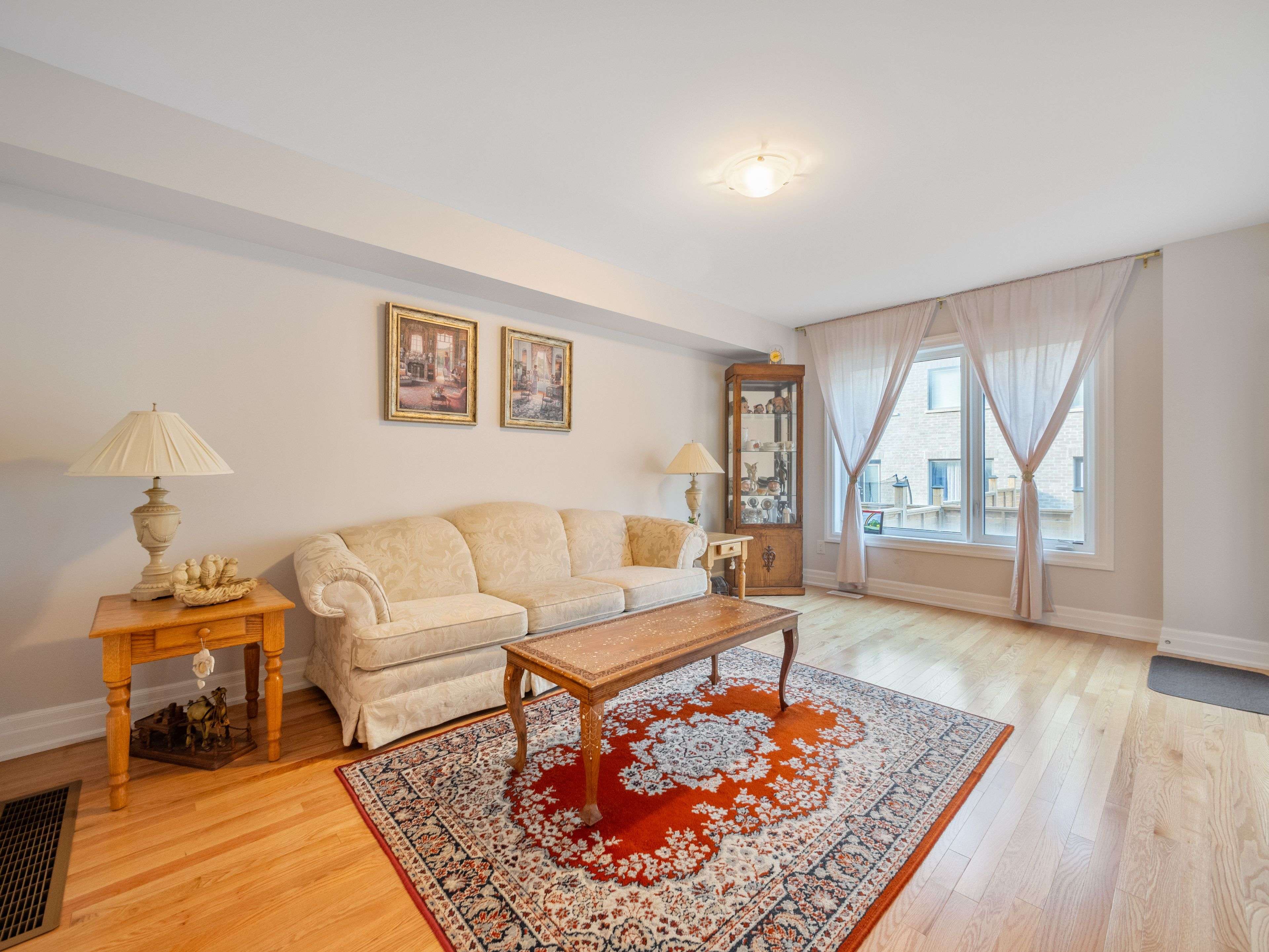 Newmarket, ON L3X 0K6,20 Vantage LOOP