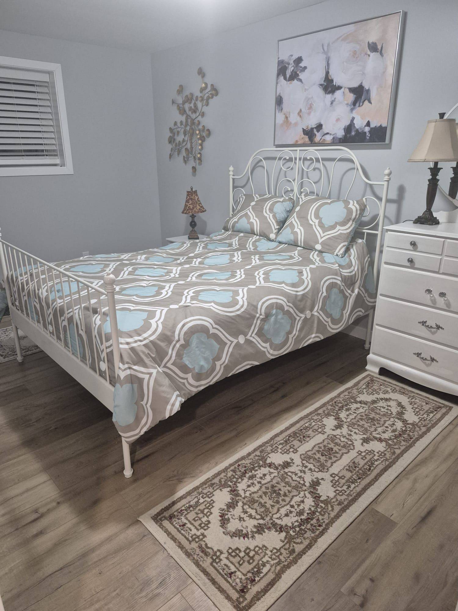 Innisfil, ON L0L 1C0,996 ROBINSON ST