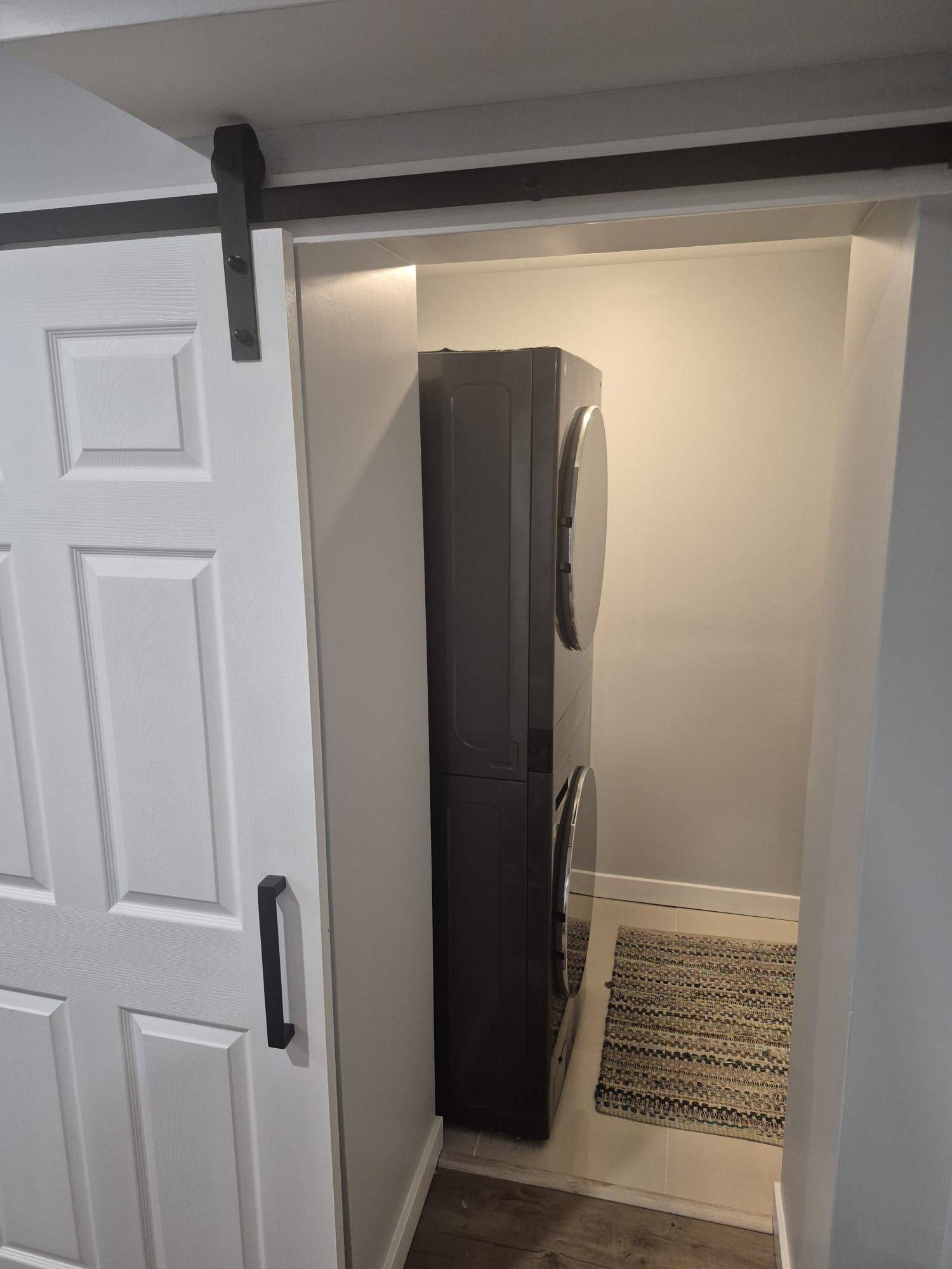 Innisfil, ON L0L 1C0,996 ROBINSON ST