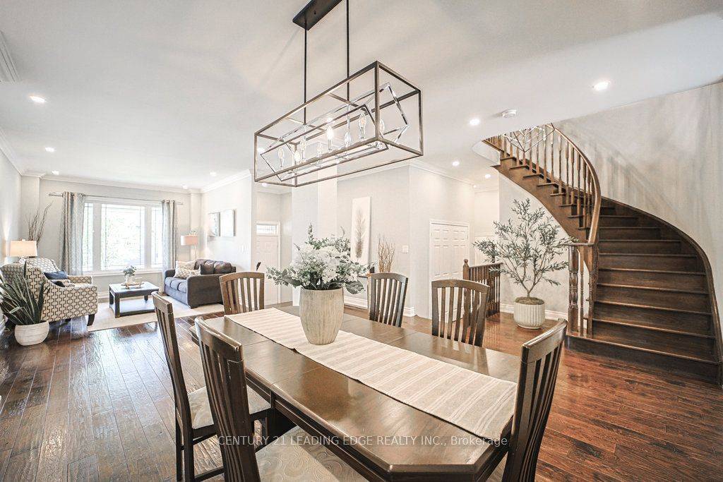 Aurora, ON L4G 0E9,204 Ivy Jay CRES