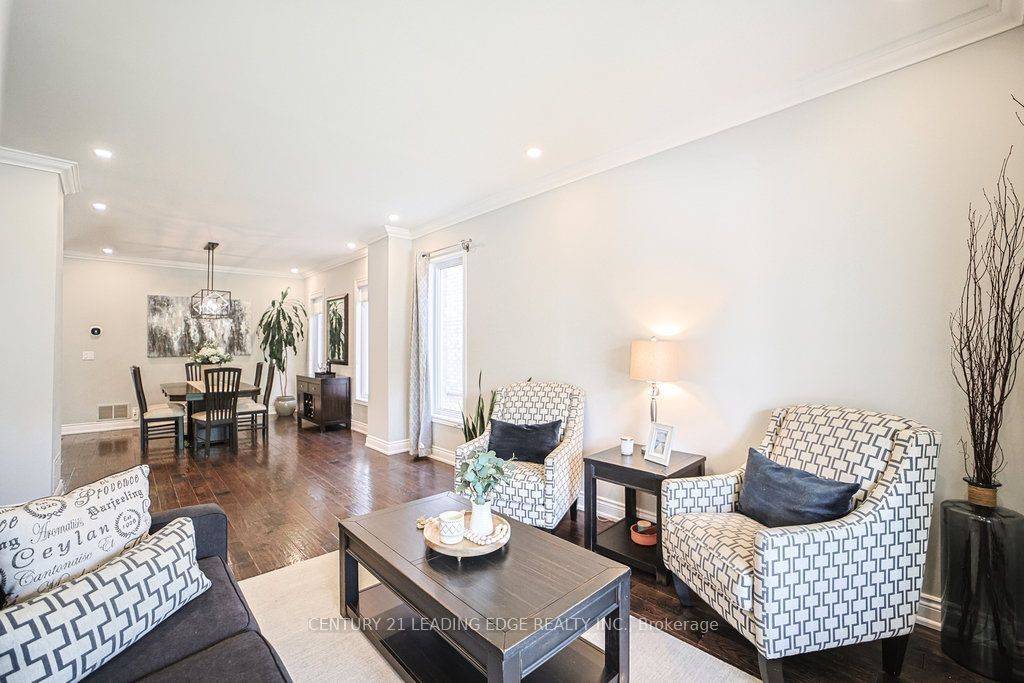 Aurora, ON L4G 0E9,204 Ivy Jay CRES