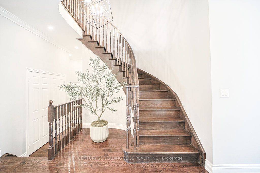 Aurora, ON L4G 0E9,204 Ivy Jay CRES