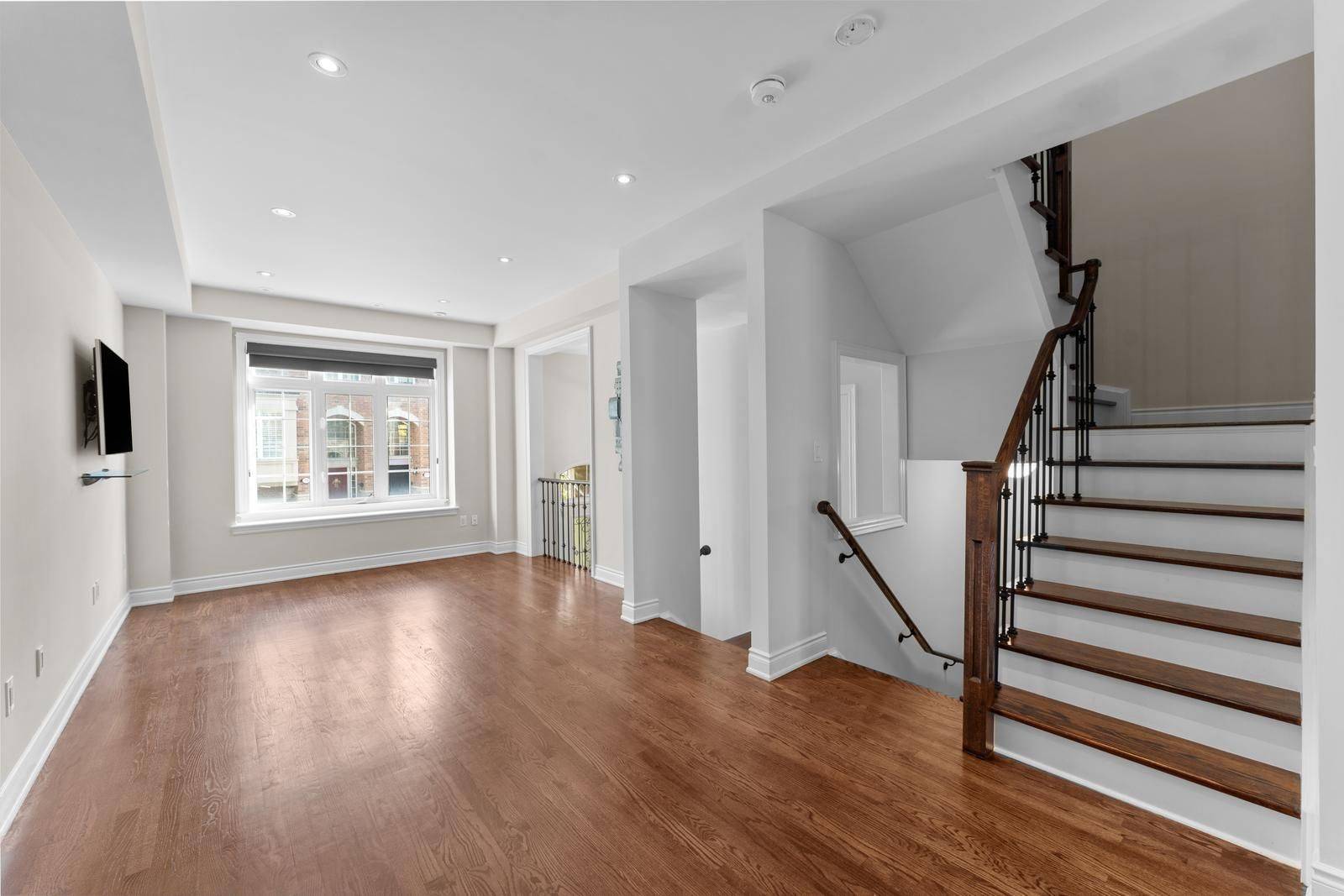 Vaughan, ON L4L 0A4,18 Isaac Devins AVE