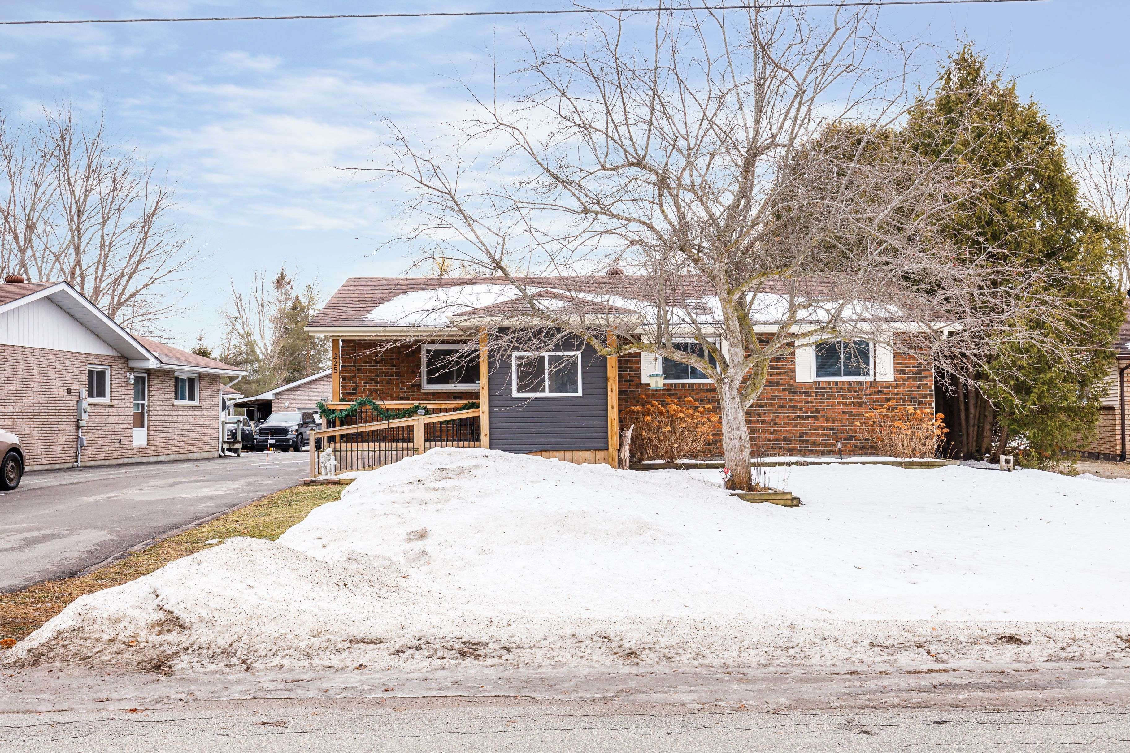 Clearview, ON L0M 1S0,225 Christopher ST