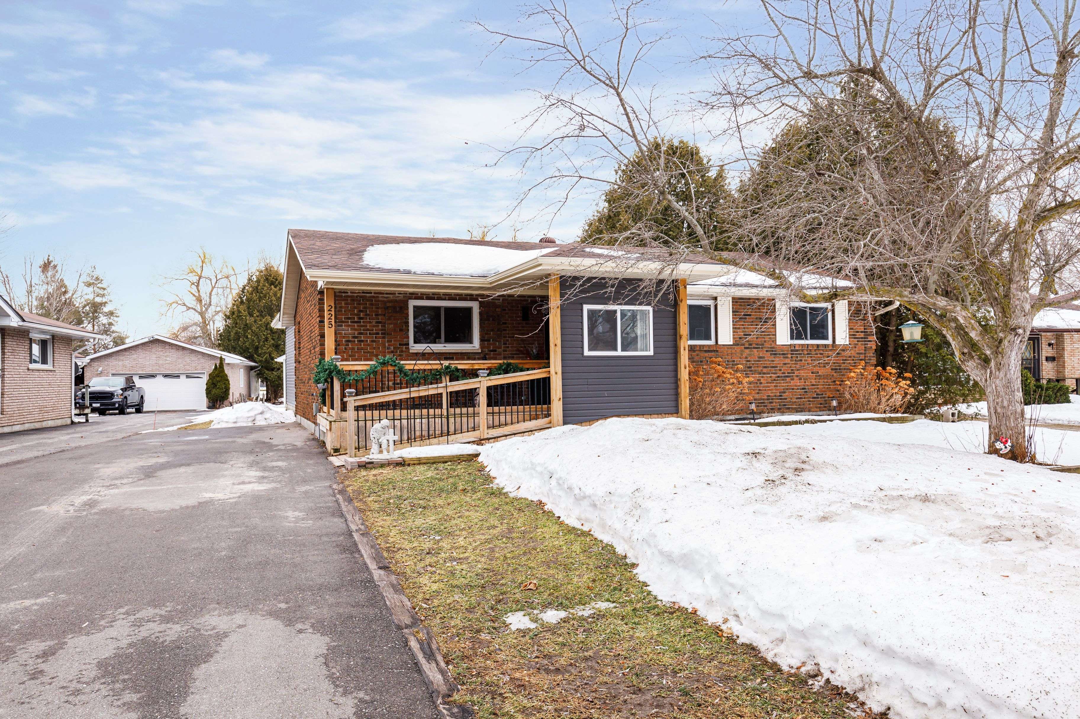 Clearview, ON L0M 1S0,225 Christopher ST