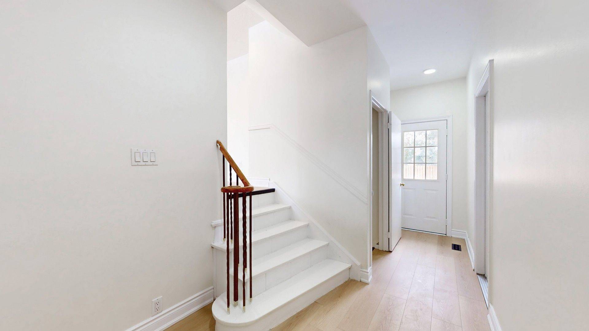 Barrie, ON L4M 4J1,14 Lonsdale PL