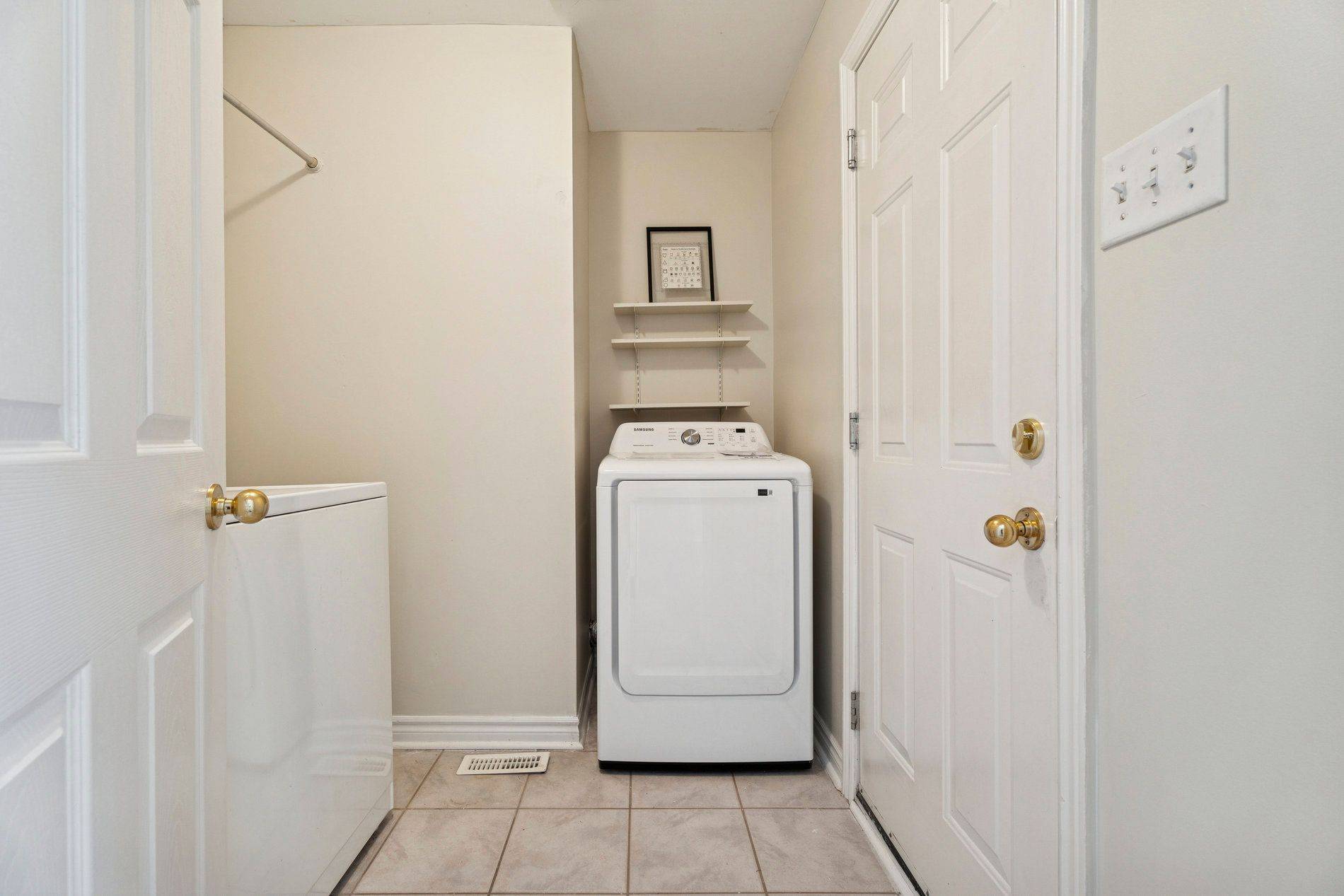 Barrie, ON L4N 0E1,136 Marsellus DR