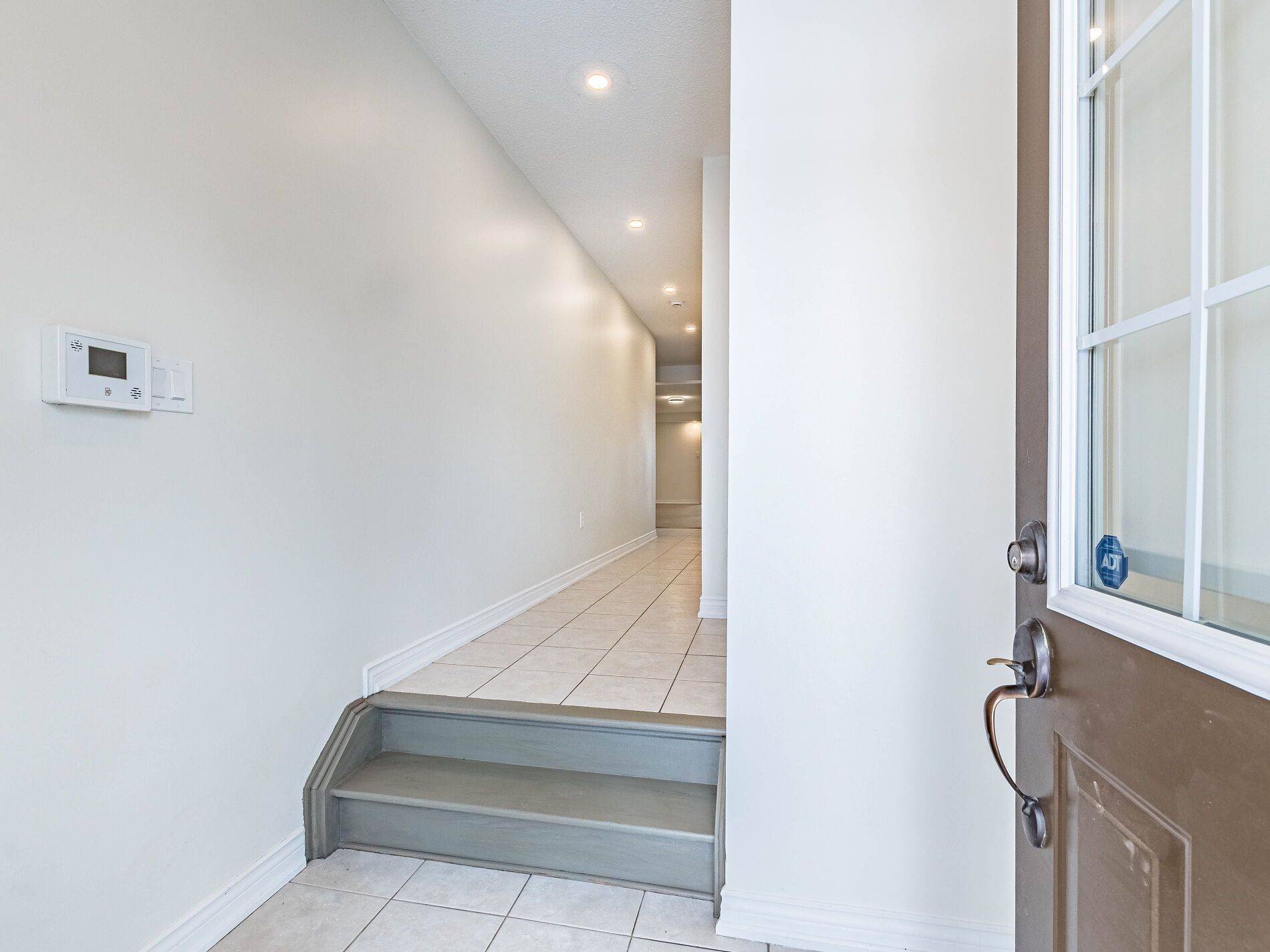 Mississauga, ON L5W 1Z8,1130 Hickory Hollow GLN