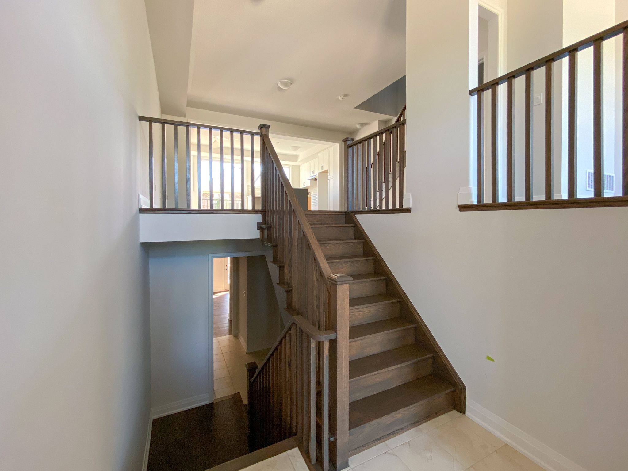 Oakville, ON L6M 5L3,1490 Yellow Rose CIR