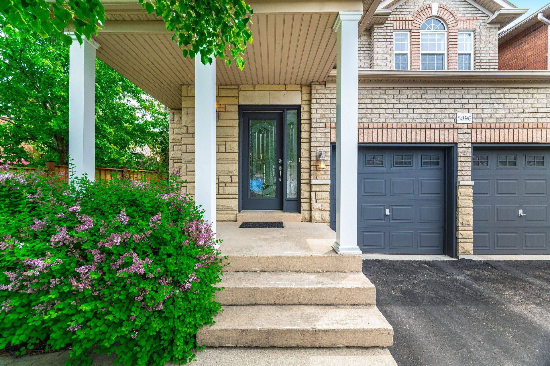 Mississauga, ON L5M 7H4,3896 Bloomington CRES