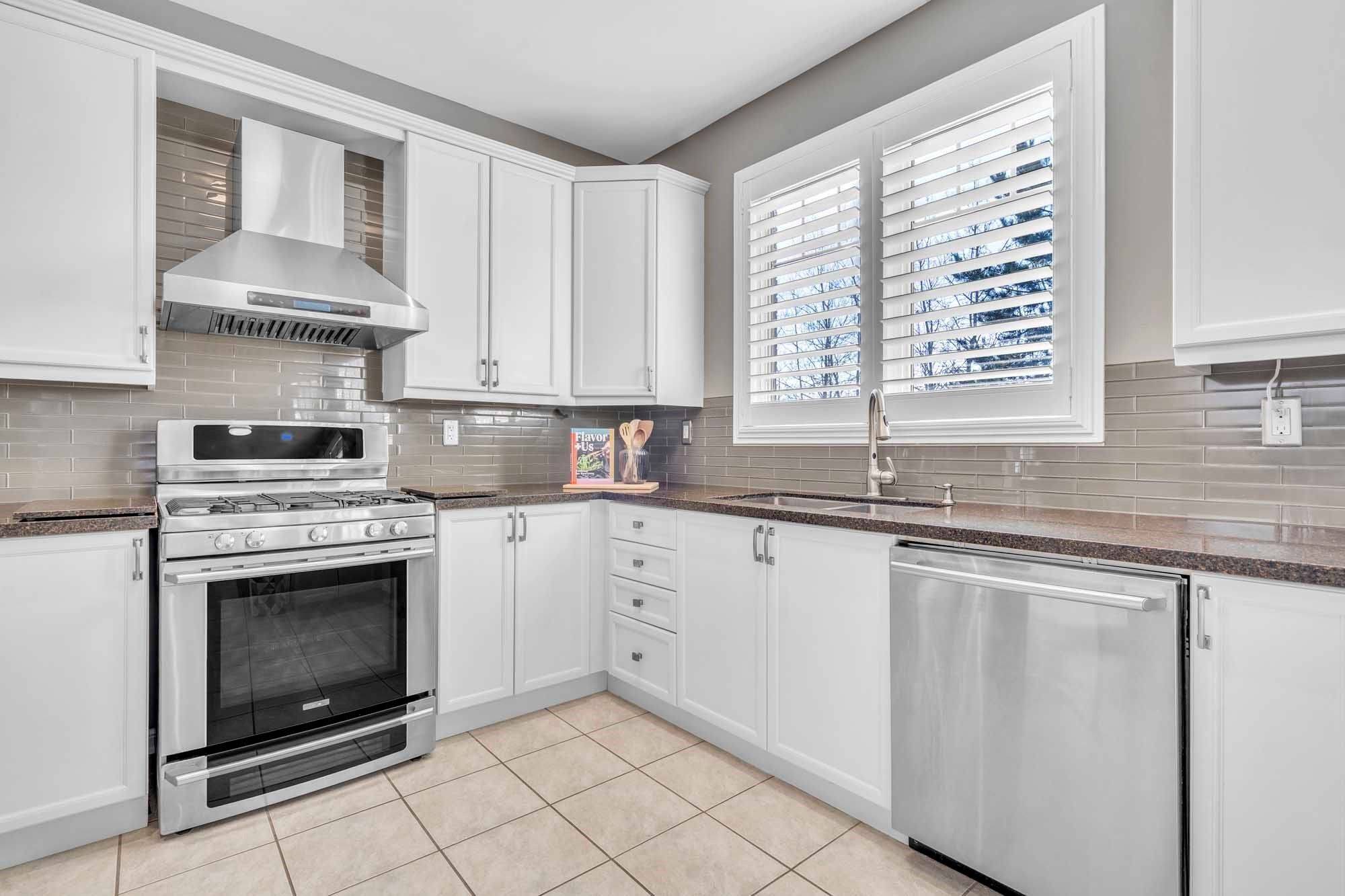 Milton, ON L9T 0L4,417 Tonelli LN