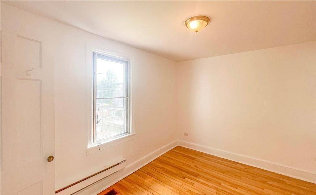 Overbrook - Castleheights And Area, ON K1K 1S8,110 Glynn AVE #3