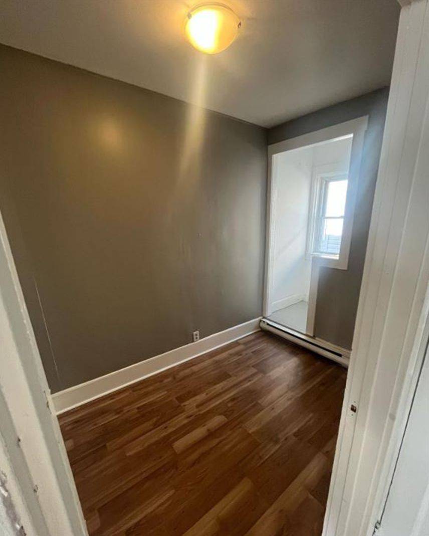 Fort Erie, ON L2A 2S7,255 Jarvis ST #2