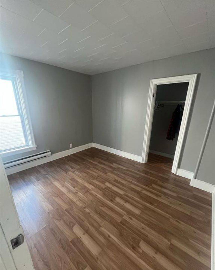 Fort Erie, ON L2A 2S7,255 Jarvis ST #2