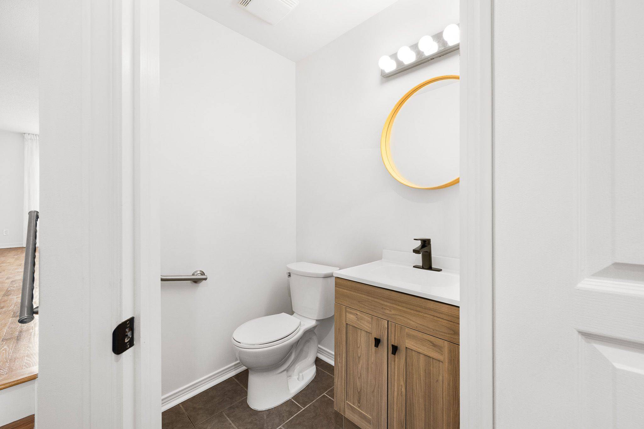 Kanata, ON K2K 3C1,32 Bishops Mills WAY