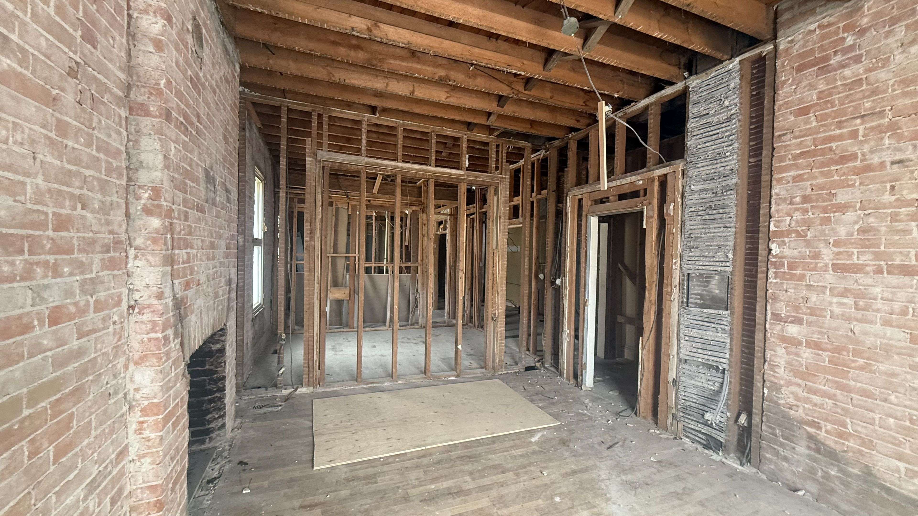 Peterborough, ON K9H 3W5,514-516 Aylmer ST N