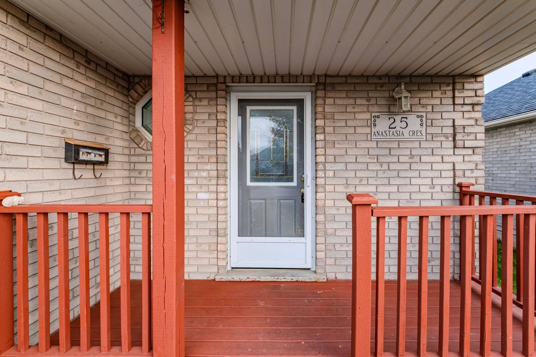 Brantford, ON N3P 2A9,25 Anastasia CRES
